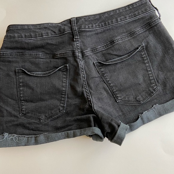 Universal Thread Shorts - Picture 3 of 4